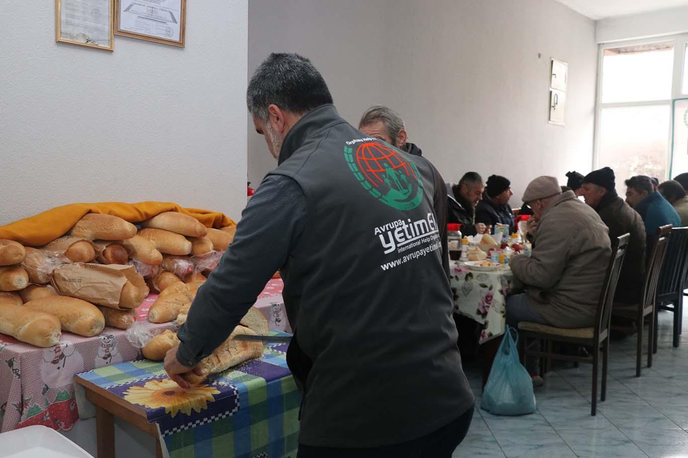 يد التيم الأوروبي تمد يدها إلى بلدان البلقان